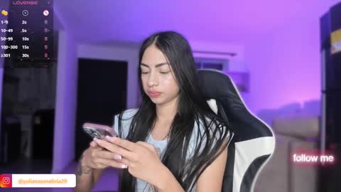 Snapshot of alannah__ chatting on 12.04.24 online show from 12.04.24