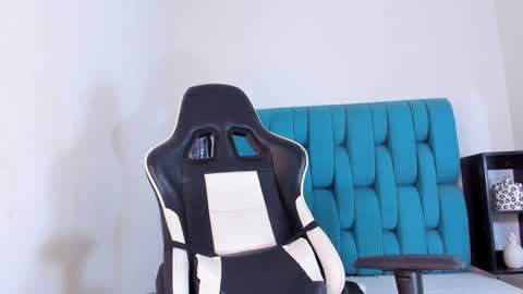 alannaughty_ online show from 01.25.25