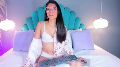 Snapshot of alassiahocthner chatting on 09.13.25 Alassia Hocthner online show from 09.13.25