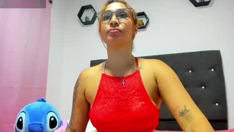 Snapshot of alba_grey chatting on 05.15.26 alba online show from 05.15.26