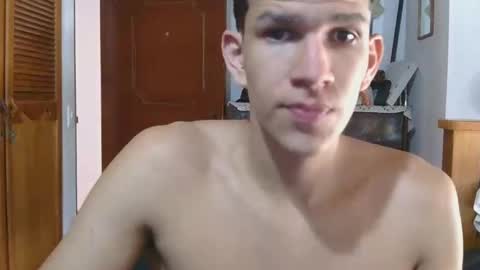 Snapshot of albajadmamad_01 chatting on 10.27.25 josevcam online show from 10.27.25