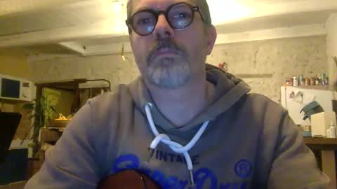 Snapshot of albandant chatting on 12.16.25 albandant online show from 12.16.25