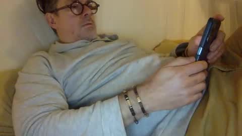 Snapshot of albandant chatting on 12.21.25 albandant online show from 12.21.25