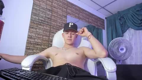 Snapshot of aleckk_boy chatting on 11.06.25 Aleck Boy online show from 11.06.25