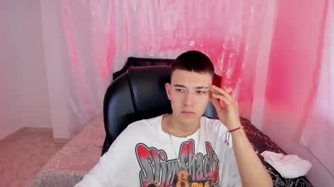 Snapshot of aleckk_boy chatting on 11.10.25 Aleck Boy online show from 11.10.25