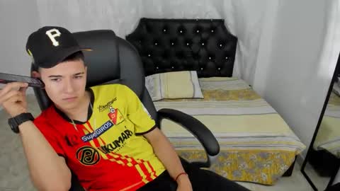 Snapshot of aleckk_boy chatting on 11.26.25 Aleck Boy online show from 11.26.25