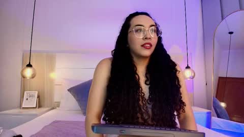 Snapshot of alehia_cute chatting on 10.23.25 Alehia Cute online show from 10.23.25