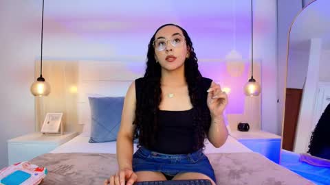 Snapshot of alehia_cute chatting on 11.18.25 Alehia Cute online show from 11.18.25