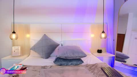 Snapshot of alehia_cute chatting on 11.22.25 Alehia Cute online show from 11.22.25