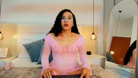 Snapshot of alehia_cute chatting on 12.02.25 Alehia Cute online show from 12.02.25