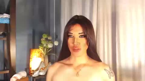 Snapshot of aleinacroft chatting on 02.08.25 aleinacroft online show from 02.08.25