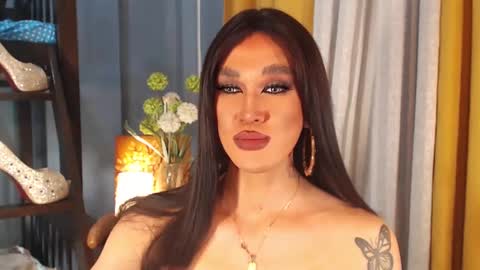 Snapshot of aleinacroft chatting on 03.05.25 aleinacroft online show from 03.05.25