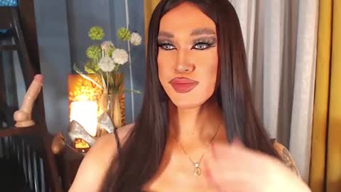 Snapshot of aleinacroft chatting on 03.05.25 aleinacroft online show from 03.05.25