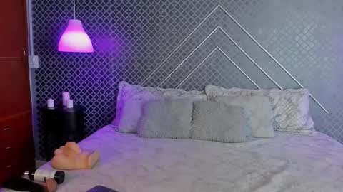 aleja_bloom online show from 10.16.25