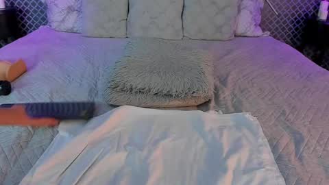 aleja_bloom online show from 11.14.25