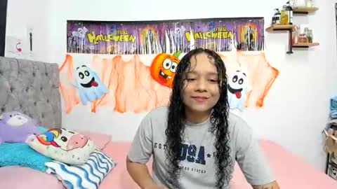 alejandra_evanss online show from 10.29.25