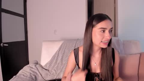alejandraaa_ online show from 12.17.25