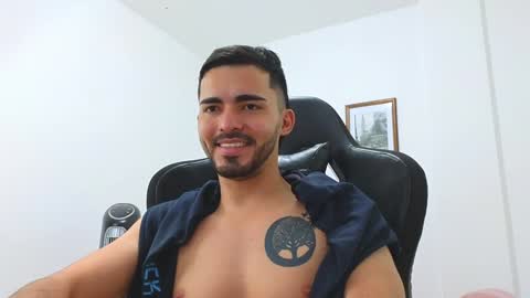 alejandroo_7 online show from 01.04.25