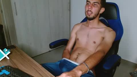 Snapshot of alejo_hot23 chatting on 02.26.26 David online show from 02.26.26