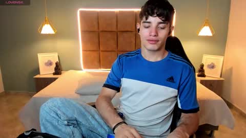 Snapshot of alejootwink chatting on 02.27.26 ALejoo Saenz online show from 02.27.26