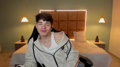 Snapshot of alejootwink chatting on 06.12.26 ALejoo Saenz online show from 06.12.26