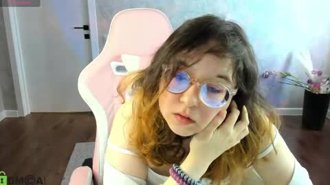 Snapshot of aleks_caste chatting on 04.21.26 Aleks online show from 04.21.26