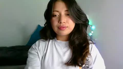 QUEEN OFF MILk  IM BACK  15 NOV online show from 03.25.26