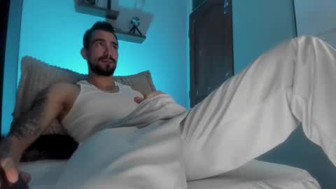 Kciqu3  Independent model online show from 10.23.25