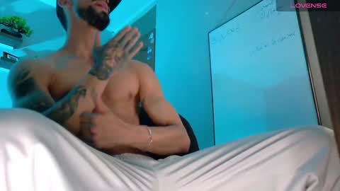 Kciqu3  Independent model online show from 11.04.25