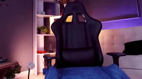 Alessandro INDEPENDENT MODEL online show from 10.25.25