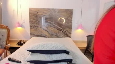 Alessia  online show from 10.25.25