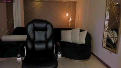 Alessia  online show from 10.23.25