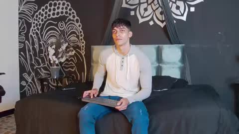 Snapshot of alessiovitale chatting on 11.06.25 Alessio online show from 11.06.25