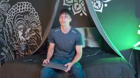 Snapshot of alessiovitale chatting on 11.08.25 Alessio online show from 11.08.25