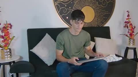 Snapshot of alessiovitale chatting on 11.12.25 Alessio online show from 11.12.25