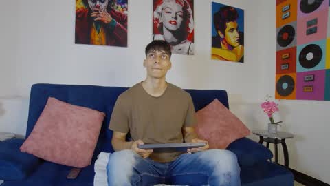 Snapshot of alessiovitale chatting on 11.19.25 Alessio online show from 11.19.25