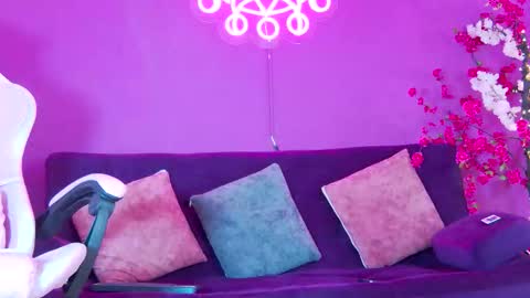 Snapshot of alessiovitale chatting on 11.24.25 Alessio online show from 11.24.25