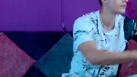 Snapshot of alessiovitale chatting on 11.30.25 Alessio online show from 11.30.25