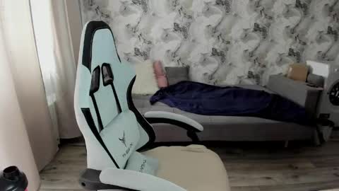 Aletta Oushen online show from 04.19.26