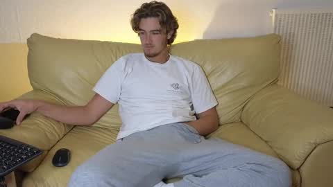 Alex83530 online show from 10.25.25