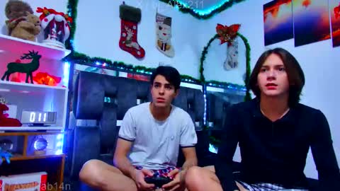 Snapshot of alex_and_fabian chatting on 12.20.25 sneider online show from 12.20.25