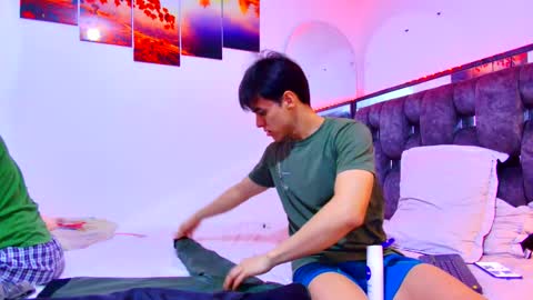 Snapshot of alex_and_fabian chatting on 01.19.26 sneider online show from 01.19.26