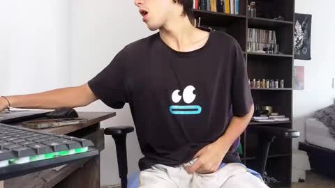 Snapshot of alex_connorr chatting on 10.31.25 alex_connorr online show from 10.31.25