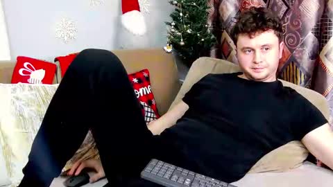 Snapshot of alex_onelove chatting on 12.17.24 Alex online show from 12.17.24