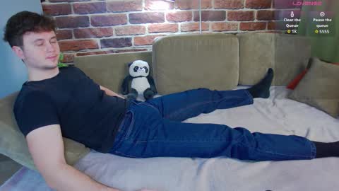 Snapshot of alex_onelove chatting on 12.05.25 Alex online show from 12.05.25