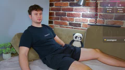 Snapshot of alex_onelove chatting on 12.14.25 Alex online show from 12.14.25