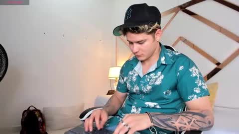 Snapshot of alex_pierce_ chatting on 02.26.26 Alex online show from 02.26.26