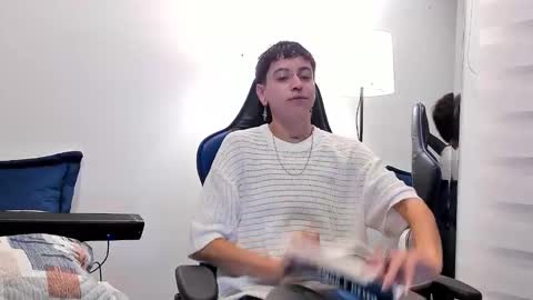 Snapshot of alex_poett chatting on 02.26.25 Residente0xxx online show from 02.26.25