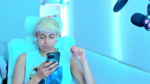 Snapshot of alex_poett chatting on 11.24.25 Residente0xxx online show from 11.24.25