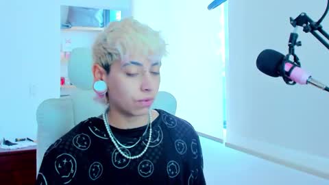 Snapshot of alex_poett chatting on 11.27.25 Residente0xxx online show from 11.27.25